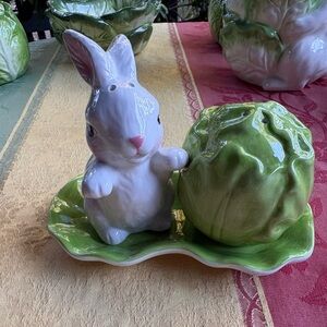 Corner Ruby Bunny 🐰 & Cabbage 🥬 Salt & Pepper Set with Tray